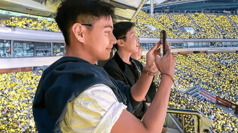 J-Hope y V asistieron al concierto 100º de IU