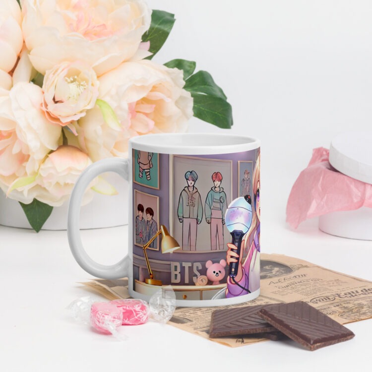 Taza BTS Army chica escuchando BTS blanca brillante - Imagen 2