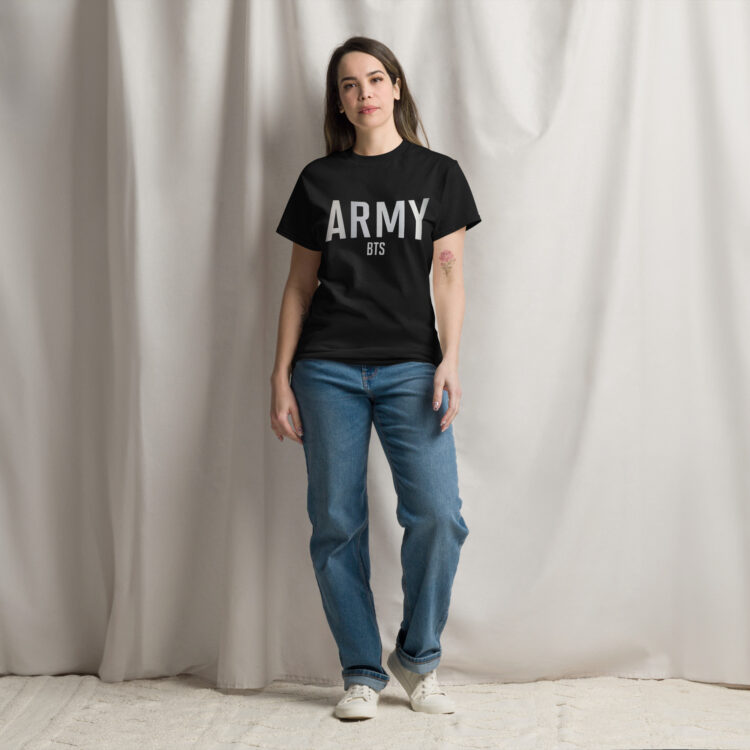 Camiseta BTS Army Letras color gris plateado - Imagen 4